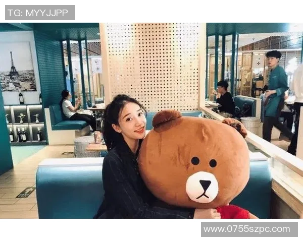 足球明星的萍乡女友如何在爱情与事业之间找到平衡与幸福